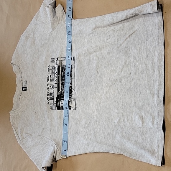 H&M Divided Size L Gray Black Downtown New York Pizza Graphic Tee NWOT - Picture 6 of 11